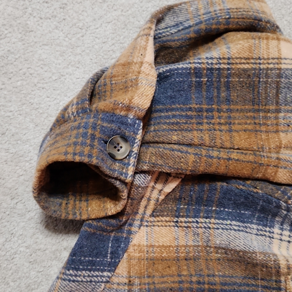 Shacket Plaid Soft Flannel Shirt Jacket - M/L - Picture 4 of 9